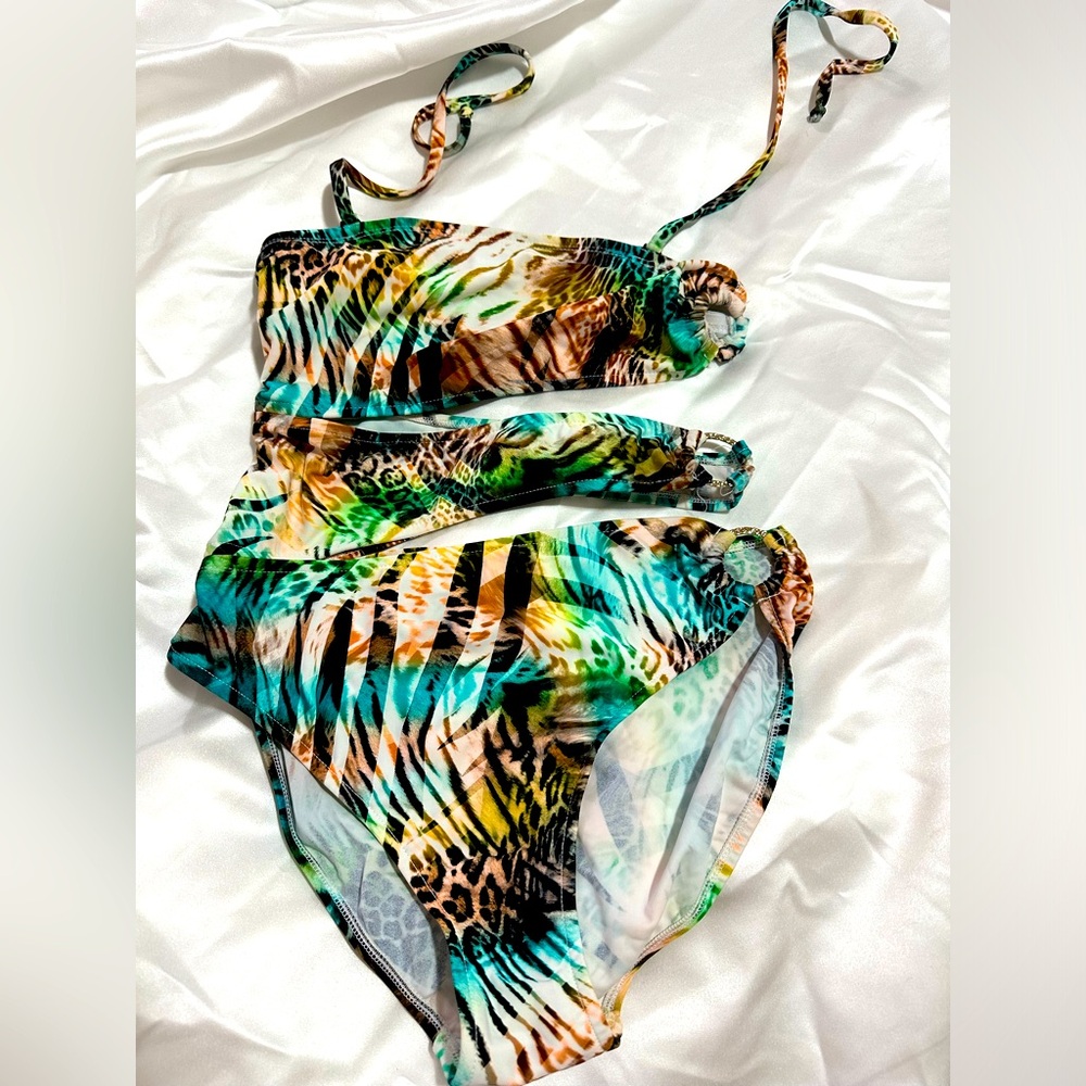 NWOT Stunning animal printed swimsuit!